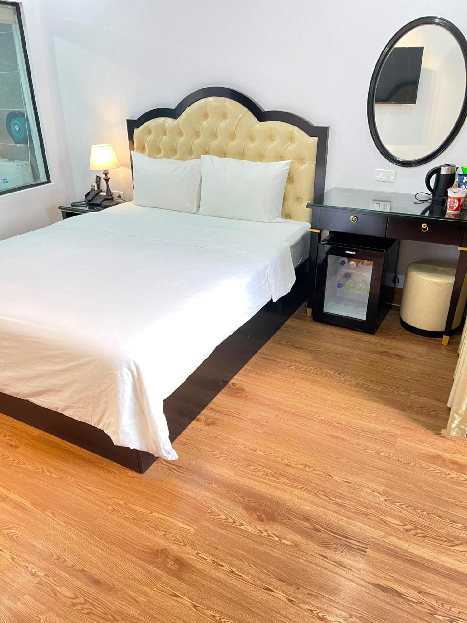Nhat Tan Hotel Hanoi Buitenkant foto