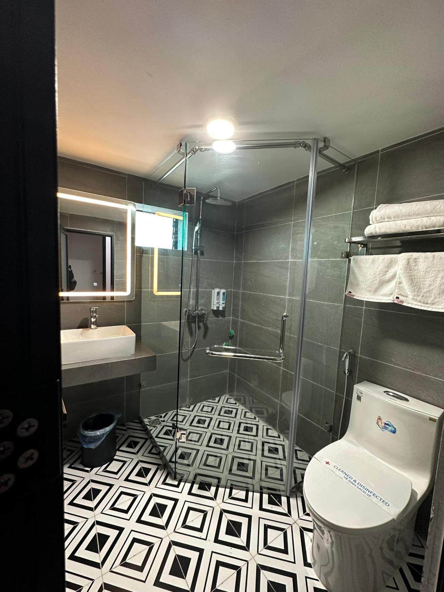 Nhat Tan Hotel Hanoi Buitenkant foto