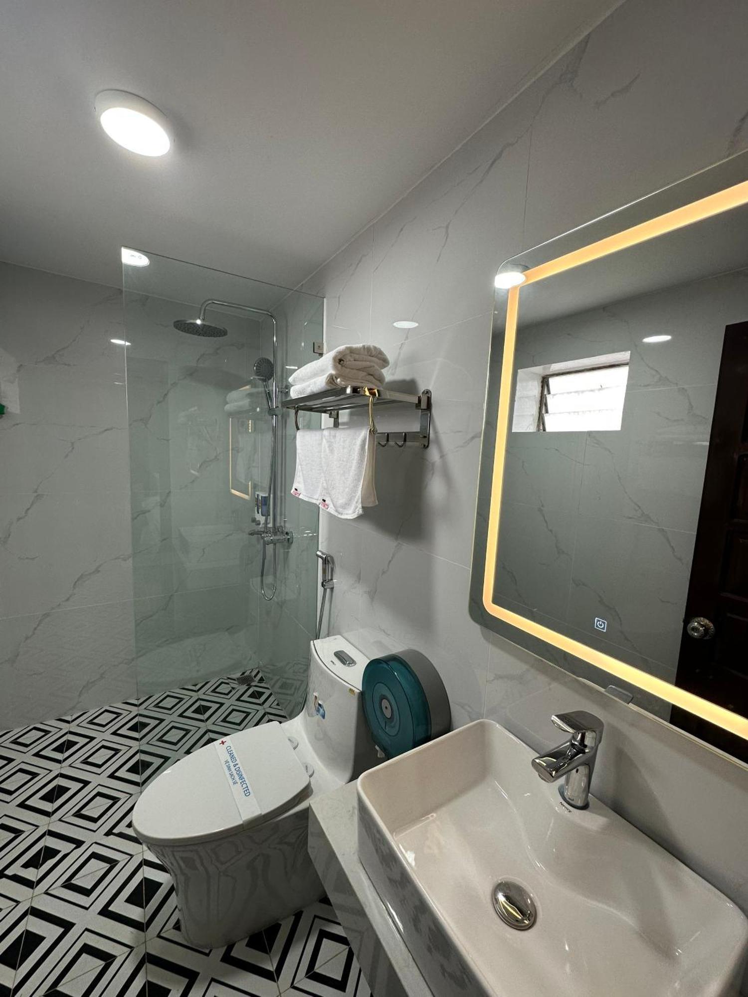 Nhat Tan Hotel Hanoi Buitenkant foto